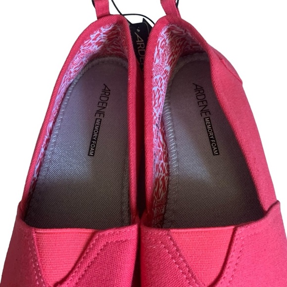 New Women’s Slip on Memory Foam Shoes Size 8 - Picture 3 of 5